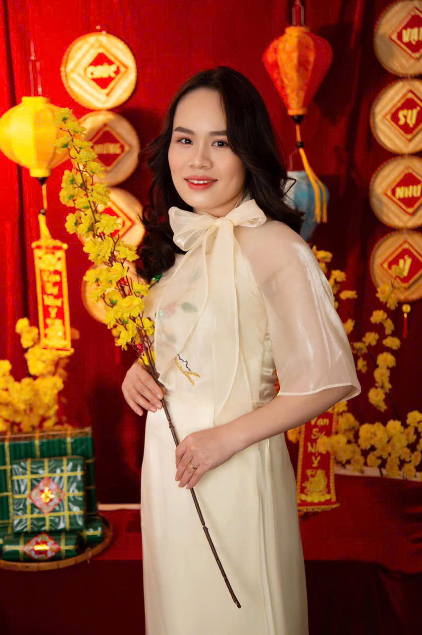 CHỊ TRÚC